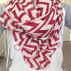 ❌SOLD❌ Red & White Chevron Infinity Scarf